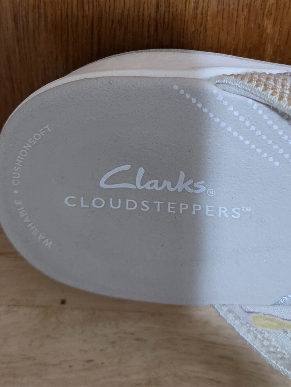 Clarks Cloudsteppers Womens 8M Cross Strap Slide Wedge Sandal Beige - Picture 13 of 14